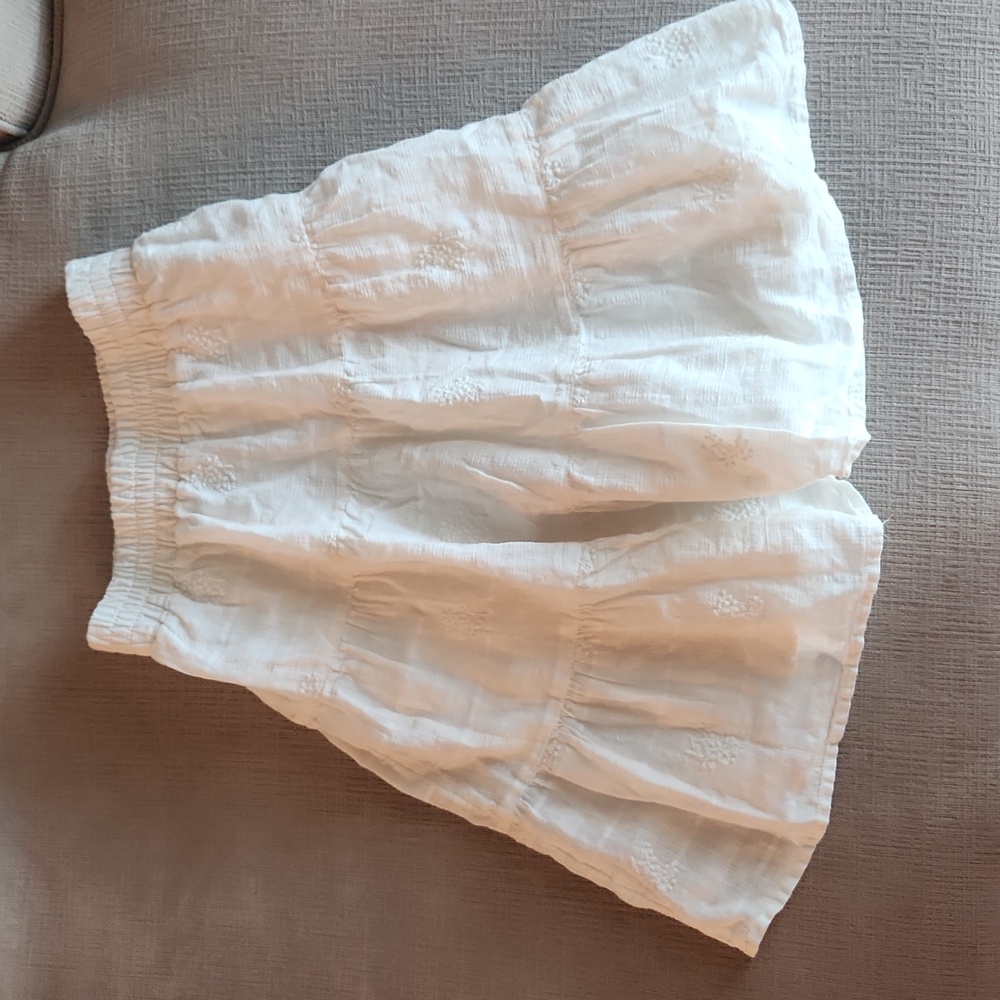 3/4 length white skirt - great condition